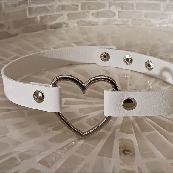 White Heart Shaped Choker Necklace, Silver Heart Pendant Choker - Picture 9 of 10
